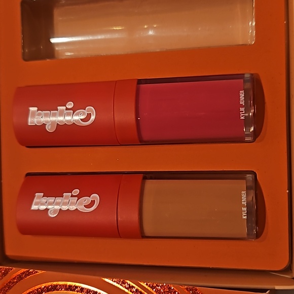 Lip Gloss - Picture 3 of 5